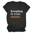 Dettaglio della stampa testuale 'keeping it real estate' su t-shirt grigio scuro - Grigio Nero Melange