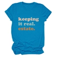 Dettaglio della maglietta blu brillante a girocollo con stampa keeping it real estate - Blu Lago