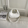 Bolso hobo de media luna en cuero brillante blanco con herrajes dorados y asa - Blanco