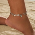 Bracelet de cheville double en argent avec pendentifs ronds sur le sable - Chevillère Double Couche Disque Argentée (3938)