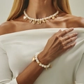 Parelsnoer en armband set met gouden hart en strik hangers voor dames - Goud + Wit (0021)