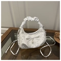 Sac bandoulière blanc plissé avec nœud, pendentif perle et chaîne argentée - Type standard / Blanc