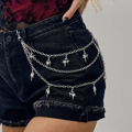Catena da vita multistrato in argento con ciondoli a stella su pantaloncini neri - Stile Stella Luna Argento (01908)