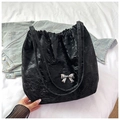 Sac fourre-tout noir chic avec nœud argenté et cordon de serrage en similicuir plissé - Noir