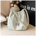 Borsa tote verde menta con coulisse, trama increspata e fiocco argentato - verde chiaro