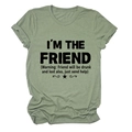 Dettaglio della t-shirt verde salvia con stampa I'M THE FRIEND e trama in cotone - S / Verde Oliva (Carattere Nero)