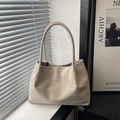 Grand sac cabas beige minimaliste en cuir souple pour le trajet quotidien au bureau - Beige