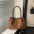 Grand sac cabas en daim marron caramel au design minimaliste pour le quotidien - Marron