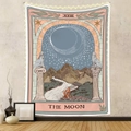 Dettaglio dell'arazzo tarocchi La Luna con segni zodiacali su parete di cemento - 100x70cm (Tessuto Pelle di Pesca) / Carta dei tarocchi La Luna (18)
