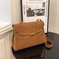 Borsa Kelly in pelle scamosciata marrone con chiusura a rotazione dorata su base lucida - Marrone
