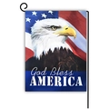 Detail van patriottische adelaar tuinvlag met God Bless America tekst en metalen standaard - Linnen / Bald Eagle Portret/Patriottisch Thema (Stijl 2)