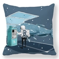 Kussensloop van perzikhuidstof met astronauten- en walvisprint op een donkerblauwe basis - Blauwe Vis Stijl (Style-2) / 45*45 Kussensloop