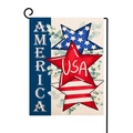 Dettaglio macro della bandiera da giardino USA in lino rustico con supporto in metallo - Stelle PATRIOTICHE AMERICA (Stile-1) / 30x45cm