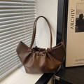 Bolso tote nube en cuero marrón con pliegues y correas finas para mujer - Marrón