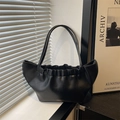 Bolso tote negro plisado de cuero minimalista con elegantes letras doradas - Negro