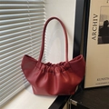 Bolso de mano rojo oscuro con pliegues en cuero PU suave para bodas y uso diario - Rojo