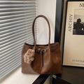Sac fourre-tout marron vintage avec boucle décorative et breloque ours en peluche mignon - Avec Pendentif / Marron