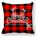 Detail van kerstkussenhoes met ruitpatroon en de tekst Merry Christmas met dennenappels - Rood Zwart Geruit Gewei Krans (Stijl-3)