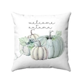 Dettaglio della federa in morbido peluche con zucche ad acquerello e scritta Welcome Autumn - Tre Zucche di Colore Chiaro Welcome Autumn (Stile-9)