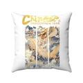 Detalle del patrón de dragón y texto dorado de Año Nuevo en la funda de cojín blanca - Nubes de Suerte de Dragón Chino - Blanco (Estilo-3) / Funda de almohada 45*45