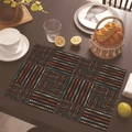 Dettaglio di tovaglietta bohémien in lino con motivi geometrici su tavolo in legno - Punti Geometrici Neri (Stile-8) / 30x45cm