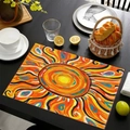 Detail van Mexicaanse linnen placemat met zonpatroon en hittebestendige stofstructuur - Artistieke Graffiti Zon