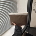 Sac sous le bras vintage en daim marron avec bordure en polaire blanche et grand volume - Marron