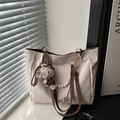 Borsa tote crema minimalista con ciondolo Hello Kitty leopardato e catena dorata - Bianco con pendente