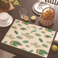 Tovaglietta in lino con cactus e foglie di palma su un tavolo in legno scuro - Cactus Tropicale e Foglie (Stile-11)