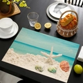 Rechthoekige linnen placemat met zeester- en schelpenprint op donkere houten tafel - Stijl-7 (Zeester Meerdere Schelpen Lichtblauw)