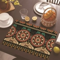 Tovaglietta in lino mandala bohémien con motivi etnici su tavolo in legno scuro - Mandala Nero Rosso Bronzo (Stile-16) / 30x45cm