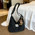 Grande borsa tote nera in velluto a coste con fiocchi e portachiavi a forma di orsetto - Nero (Con Ciondolo)