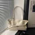 Sac à épaule minimaliste en cuir beige avec ceinture décorative et boucle dorée - Blanc