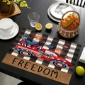 Dettaglio della tovaglietta per il Giorno dell'Indipendenza con camion e testo Freedom - Stile Camion a Quadretti Freedom (Stile-6)