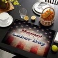 Dettaglio della tovaglietta in lino Happy Labor Day con design bandiera USA e tavola - Stile Felice Festa del Lavoro (Stile-2)