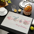 Weihnachts-Tischset aus Leinen mit bunten Kugeln und Merry Christmas Text auf dunklem Tisch - Weihnachtsschmuck Stil (cd-1)