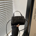 Mini bolso bandolera negro con estampado de leopardo, asa superior y tacto suave - Negro