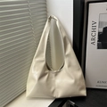 Borsa a spalla hobo minimalista in morbida ecopelle color crema per ufficio e tempo - Bianco