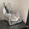 Borsa a spalla in paillettes argento con manico intrecciato e dettaglio in metallo - Argento
