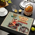 Tovaglietta vintage con stampa moto e pin-up girl posata su un tavolo da pranzo - Tema Motel Cafe (12)