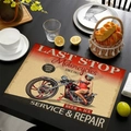 Sottopiatto vintage in lino con motocicletta d'epoca e illustrazione pin-up retrò - Illustrazione Industriale Ragazza (13)