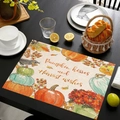 Detalle de mantel individual de lino con calabazas y texto de otoño Pumpkin Kisses - Estilo Pájaro Calabaza