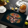 Détail du set de table en lin Jour des Morts avec imprimé crâne sur une table - Style-3 (Fille Crâne de Sucre)