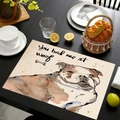 Tovaglietta in lino con bulldog e scritte decorative su tavolo in legno scuro - Modello 1 / 45*30cm