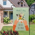 Détail du drapeau de jardin fête des mères avec motif enveloppe florale sur son support - Enveloppe de Fleurs Vert Clair (Fête des Mères)