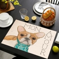 Tovaglietta in lino con Bulldog Francese e scritta MON AMOUR su tavolo nero - Stile 11 / 45*30cm
