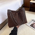 Borsa tote leopardata chic con tracolla a catena argento e chiusura a pieghe elegante - Marrone