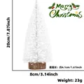 Dettaglio del mini albero di Natale innevato da 20cm con base rotonda in legno - 20cm / Bianco