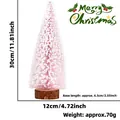 Dettaglio mini albero di Natale rosa con base in legno e specifiche tecniche sulle misure - 30cm / Rosa