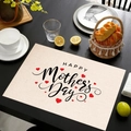 Dettaglio della tovaglietta in lino per la Festa della Mamma con cuori e scritte - Happy Mother's Day Cuori Sparsi (Stile-2)